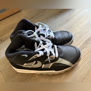 Nike Air Raiders Black and White Athletic Shoes